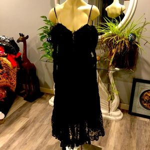 TRULY VINTAGE & GLAMOUROUS Spanish lace 2 piece